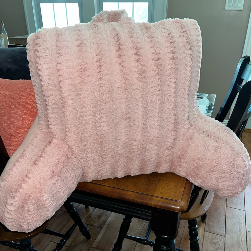 Pink backrest pillow with arms